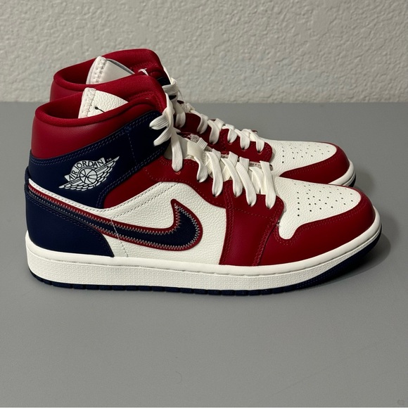 Women’s Nike Air Jordan 1 mid USA Size 8W/6.5M. Brand New!!! 💯 Authentic. - Picture 2 of 9